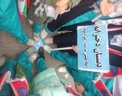 شرکت دانش آموزان در راهپیمایی 13 آبان